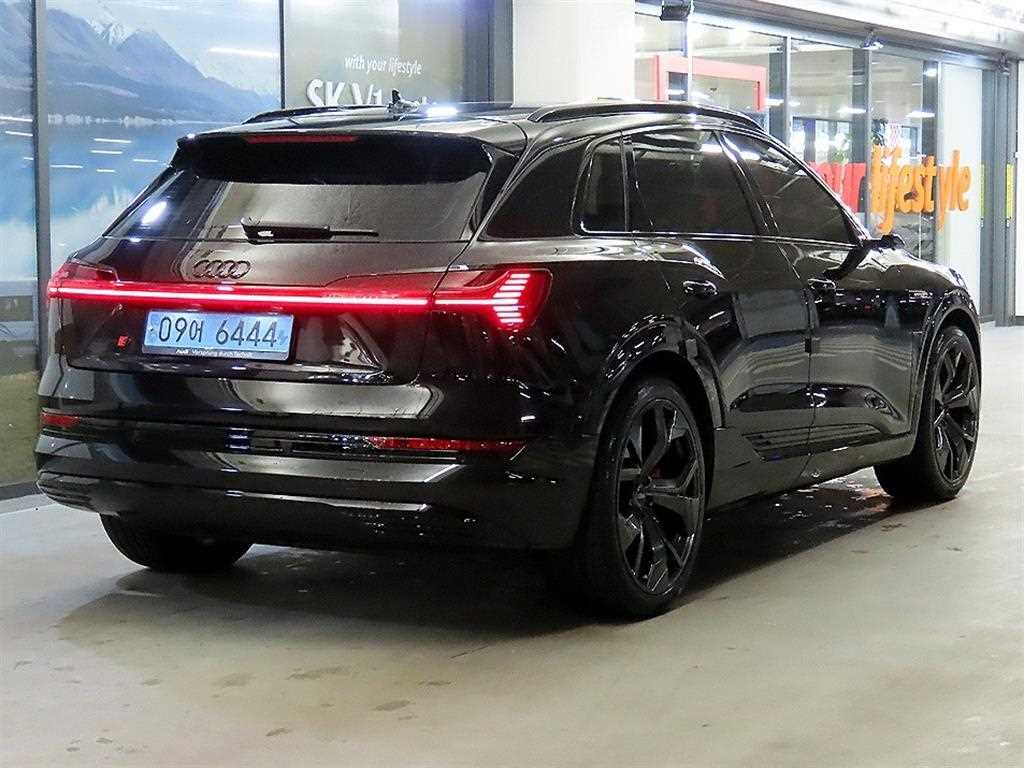아우디 e-트론 55 콰트로 - 이미지 3