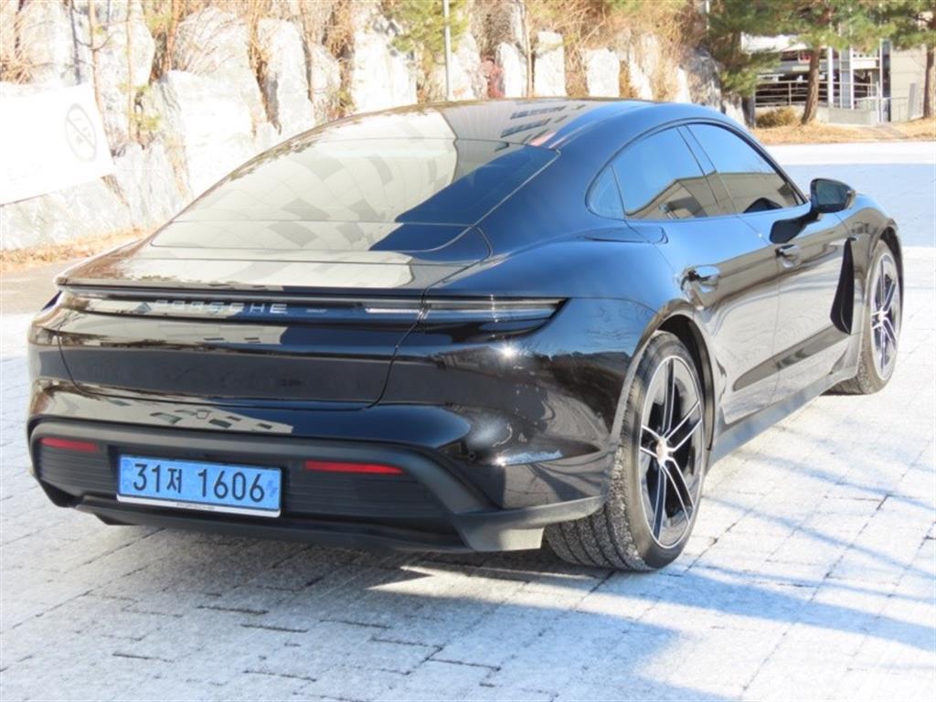 포르쉐 타이칸 EV 4S - 이미지 2