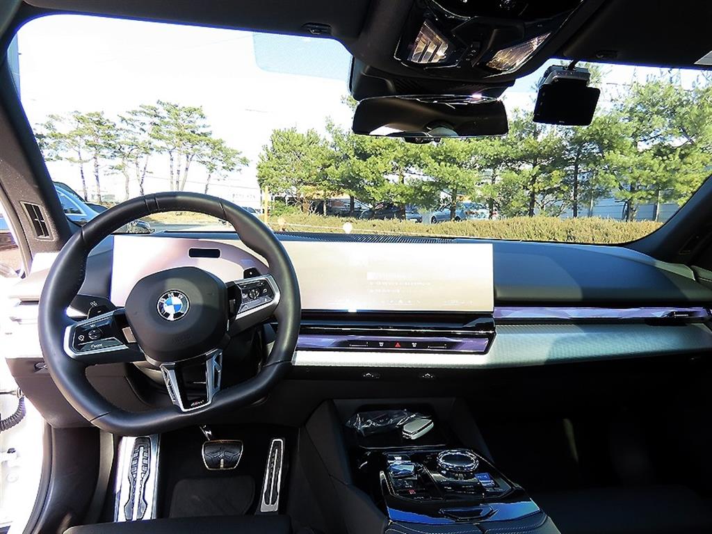 BMW 5시리즈(8세대) 530i xDrive M 스포츠 - 이미지 15