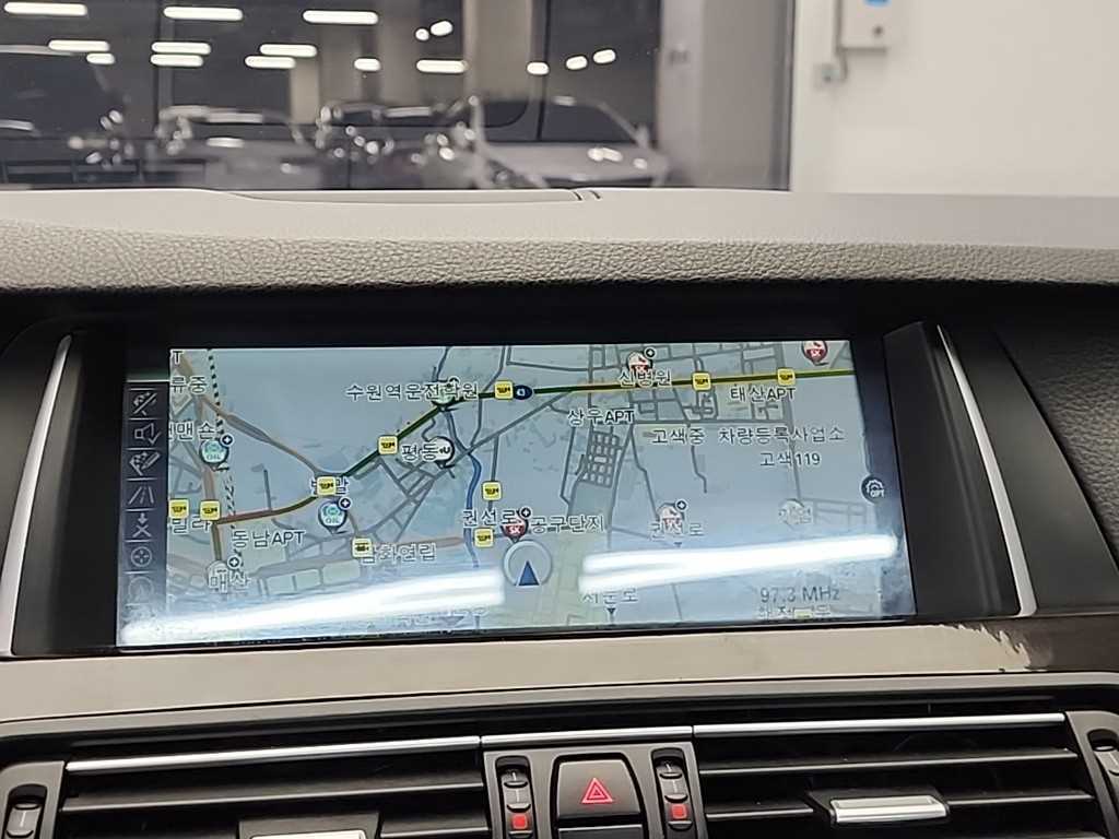 BMW 5시리즈(6세대) 528i - 이미지 19