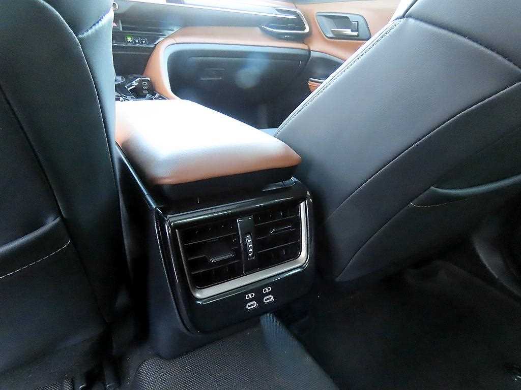 토요타 크라운(16세대) 2.5 하이브리드 - 이미지 13