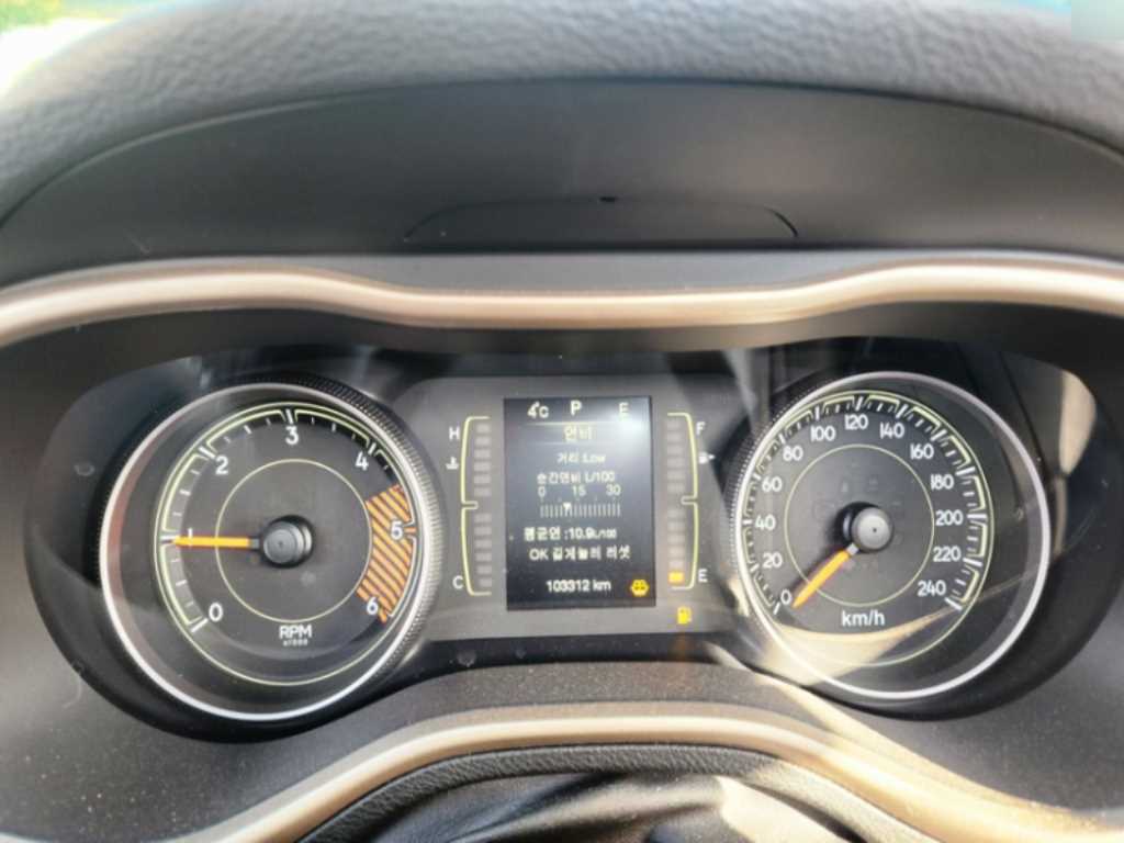 지프 체로키(KL) 2.0 CRD AWD 론지튜드 - 이미지 8