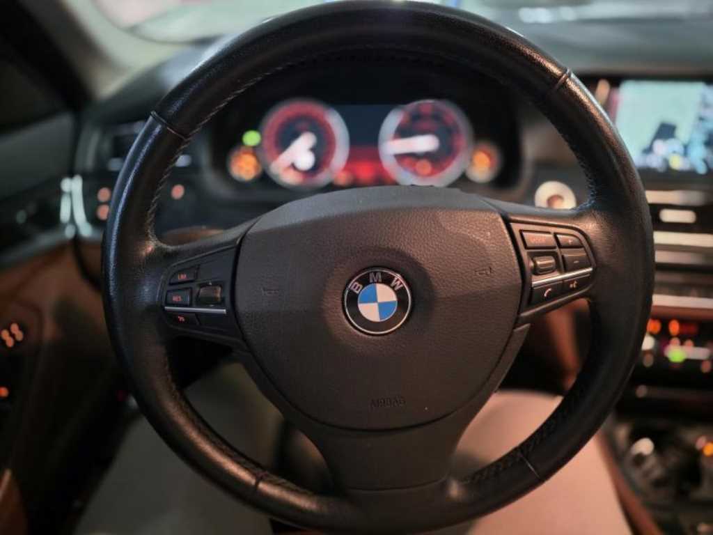 BMW 5시리즈(6세대) 520d xDrive M 에어로다이나믹 - 이미지 5