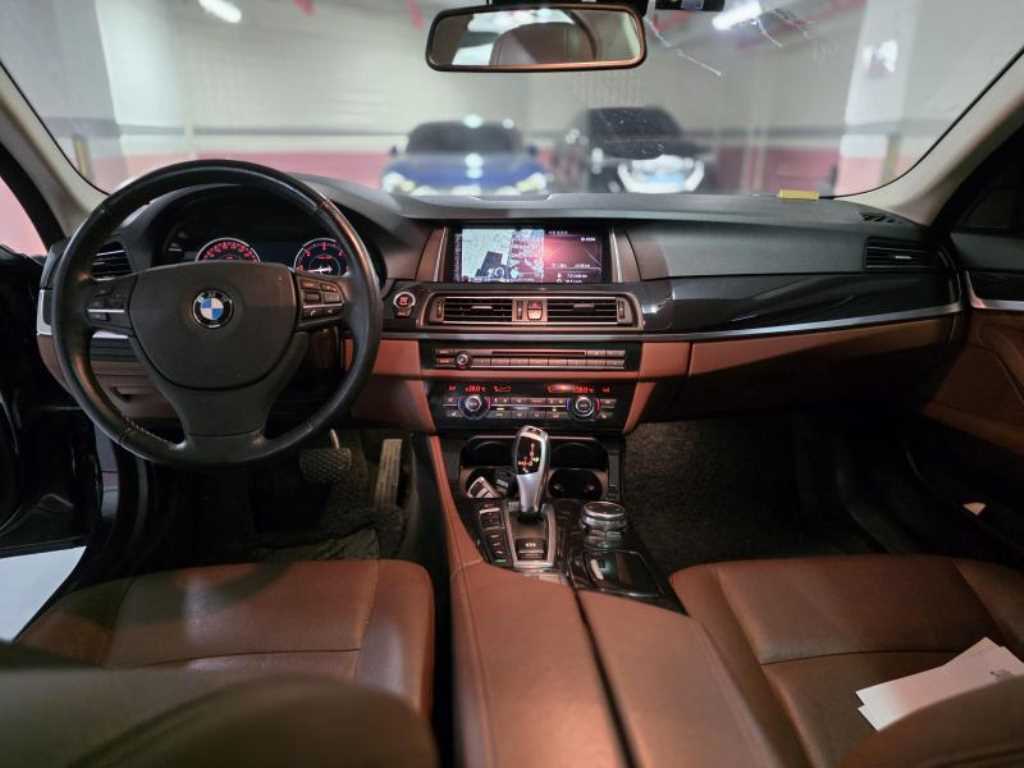 BMW 5시리즈(6세대) 520d xDrive M 에어로다이나믹 - 이미지 6