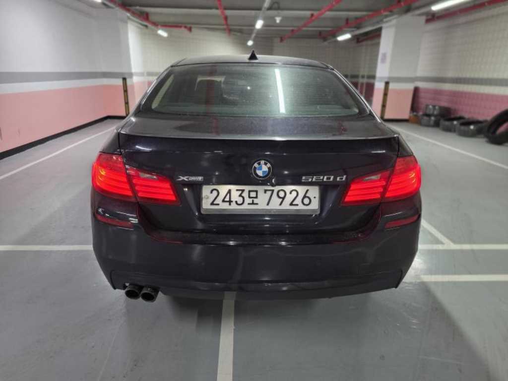 BMW 5시리즈(6세대) 520d xDrive M 에어로다이나믹 - 이미지 2