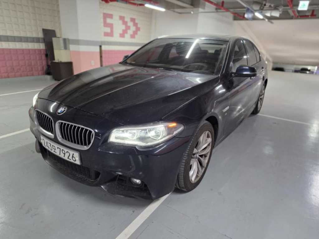 BMW 5시리즈(6세대) 520d xDrive M 에어로다이나믹 - 이미지 12
