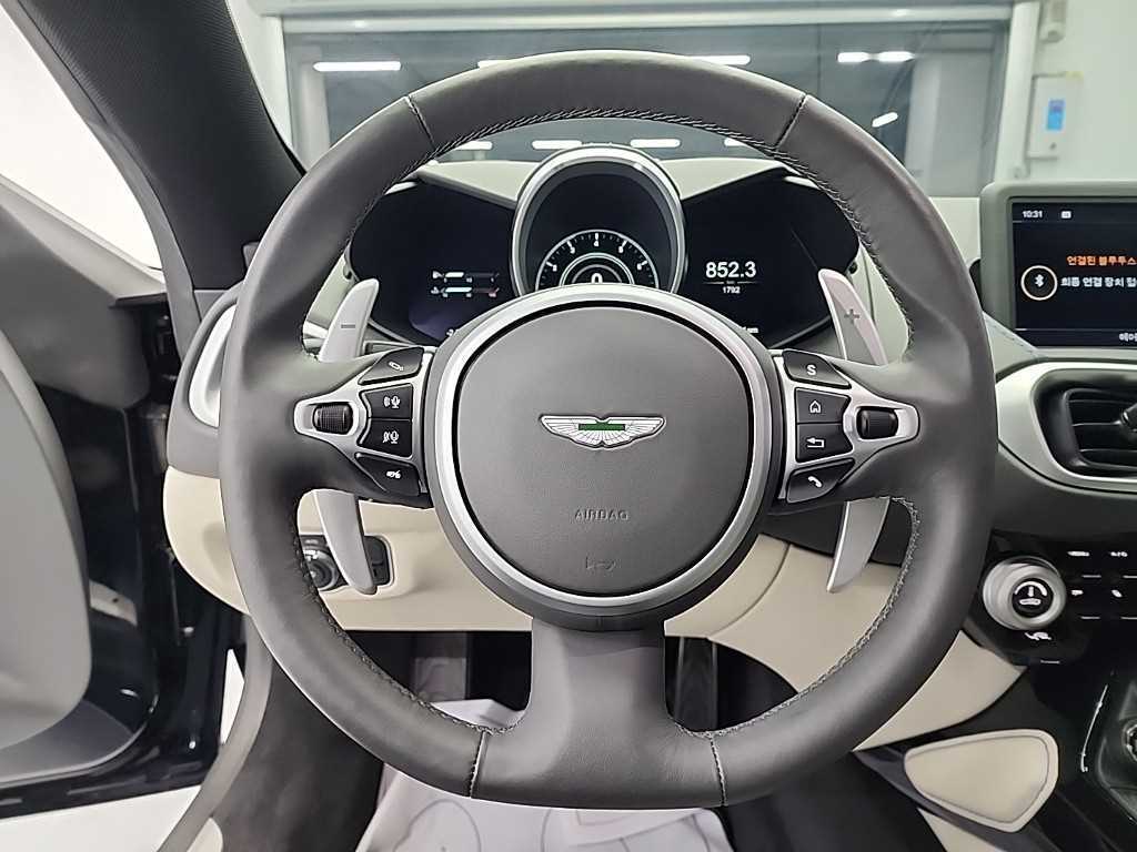 애스턴마틴 밴티지(2세대) 4.0 V8 로드스터 - 이미지 3