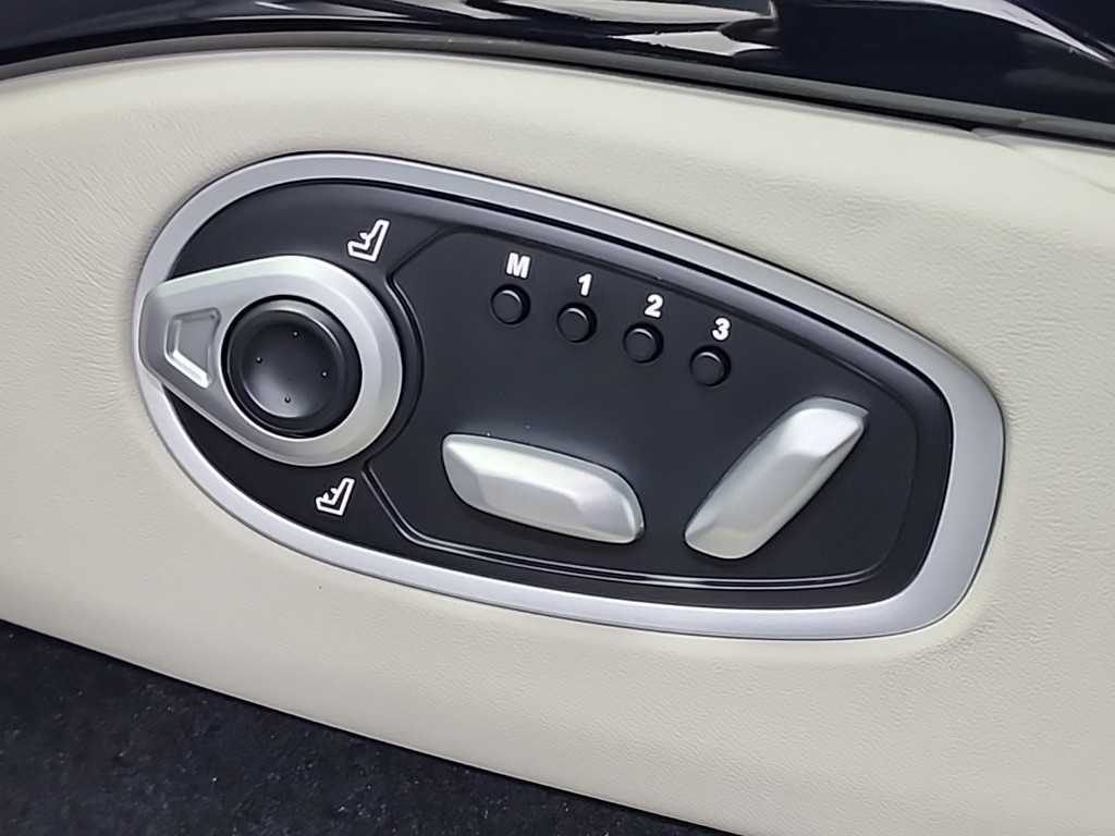 애스턴마틴 밴티지(2세대) 4.0 V8 로드스터 - 이미지 8