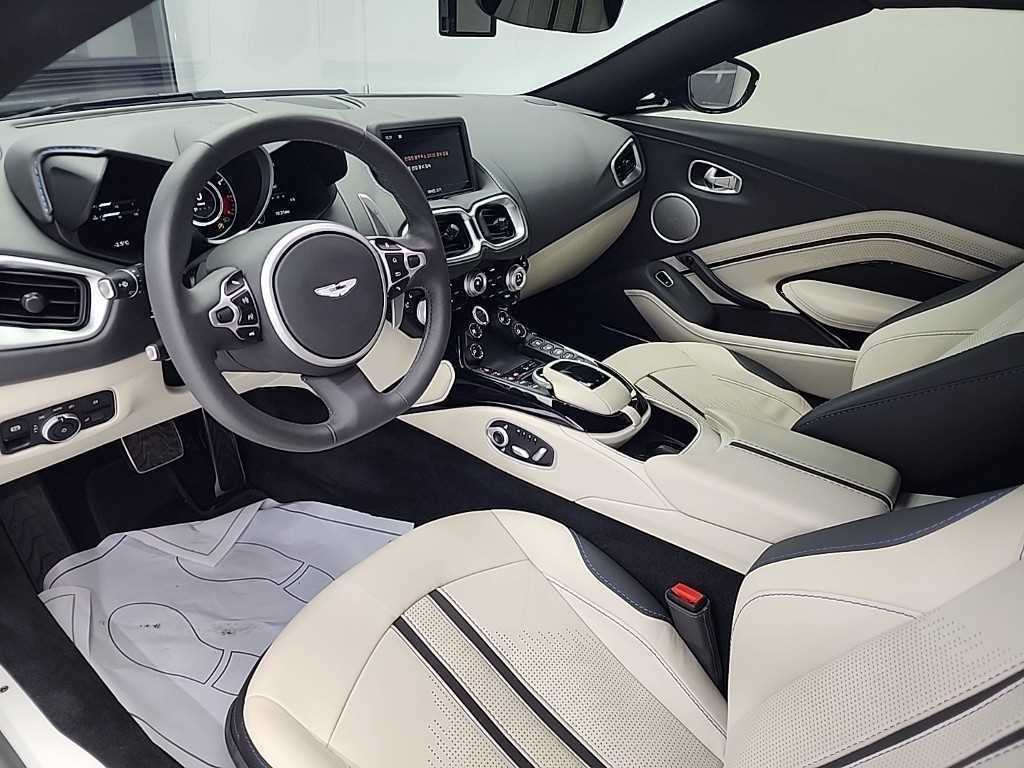 애스턴마틴 밴티지(2세대) 4.0 V8 로드스터 - 이미지 15