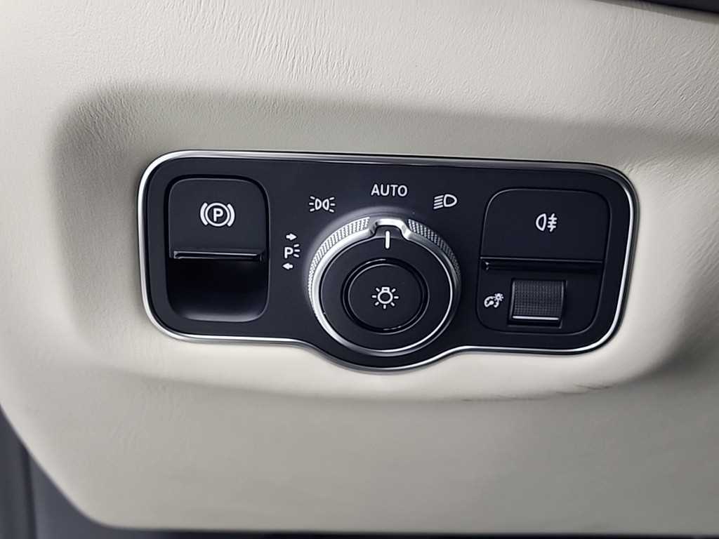 애스턴마틴 밴티지(2세대) 4.0 V8 로드스터 - 이미지 13