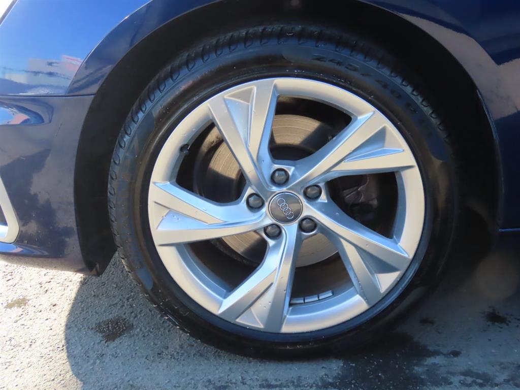 아우디 A4(5세대) 40 TFSI 프리미엄