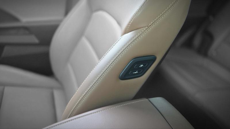 KG모빌리티(쌍용) 더 뉴토레스 1.5 GDI-T 2WD 블랙 에디션 - 이미지 12