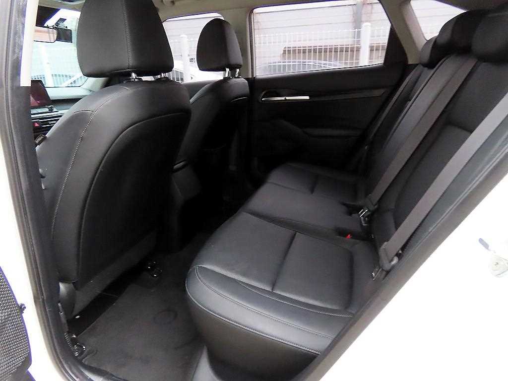 기아 셀토스 1.6 디젤 2WD 프레스티지 - 이미지 3