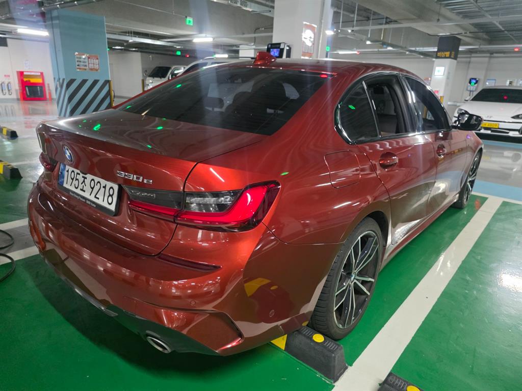 BMW 3시리즈(7세대) 330e M 스포츠 팩 - 이미지 12