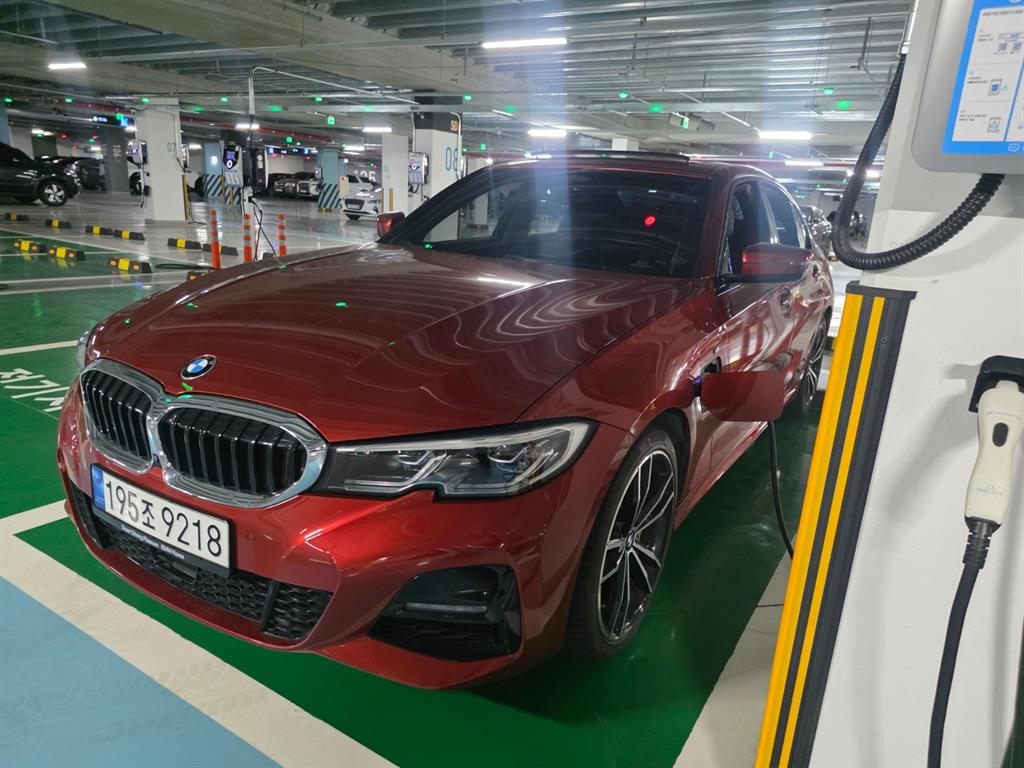 BMW 3시리즈(7세대) 330e M 스포츠 팩 - 이미지 16