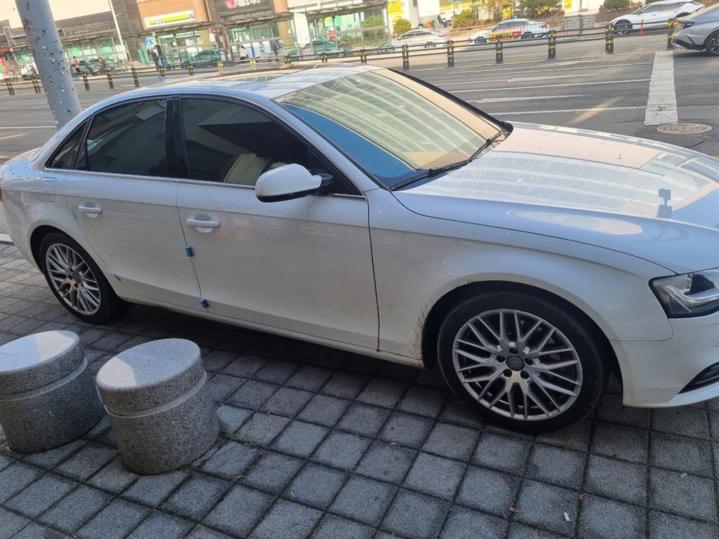 아우디 A4(4세대) 30 TDI - 이미지 3