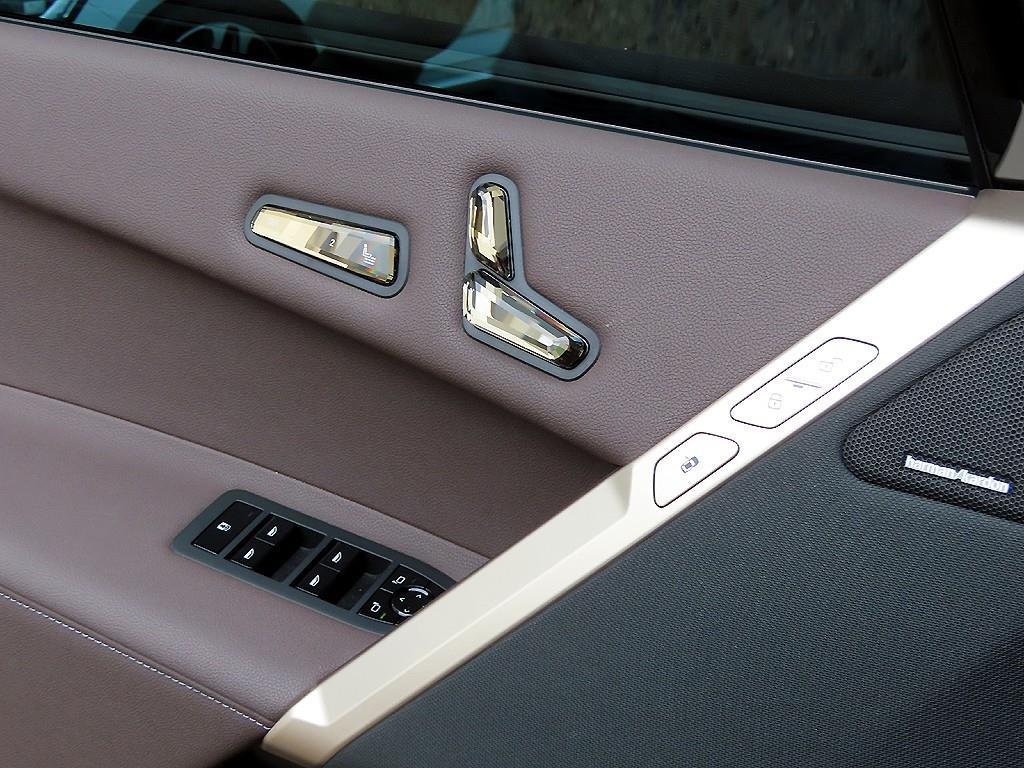 BMW iX xDrive50 스포츠 SE - 이미지 3