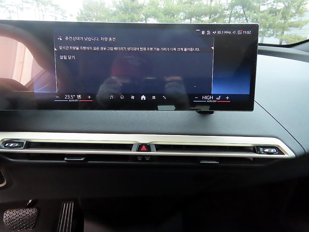 BMW iX xDrive50 스포츠 SE - 이미지 18