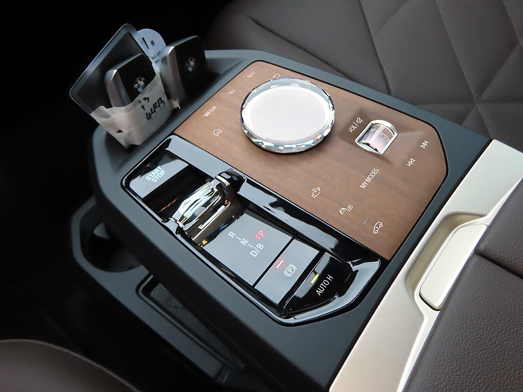 BMW iX xDrive50 스포츠 SE - 이미지 7
