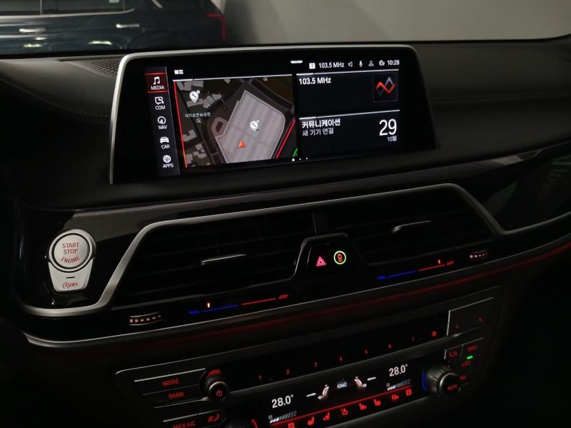 BMW 7시리즈(6세대) 740i sDrive M 스포츠팩 - 이미지 18