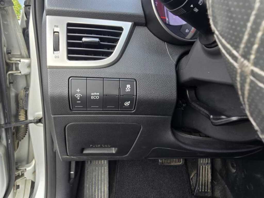 현대 신형 i30 1.6 VGT 유니크 - 이미지 7