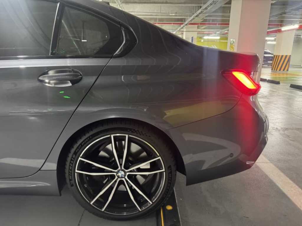 BMW 3시리즈(7세대) 330i M 스포츠팩 - 이미지 3