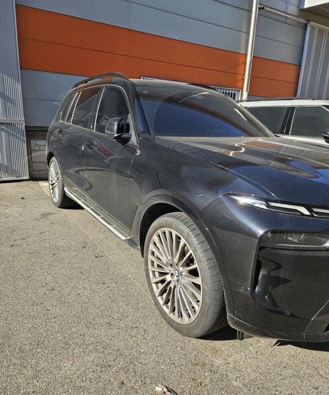 BMW X7 40d xDrive 디자인퓨어 엑셀런스 6인승 - 이미지 3